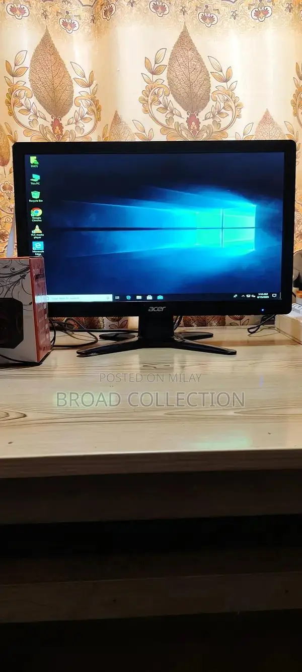 HP Desktop Computer with 19" Acer LCD Monitor