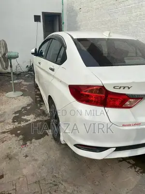 Honda City 1.5 Manual Sedan with Cruise Control and Touch AC