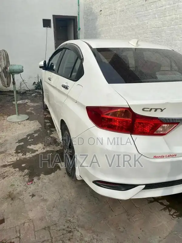 Honda City 1.5 Manual Sedan with Cruise Control and Touch AC