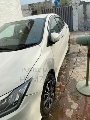 Honda City 1.5 Manual Sedan with Cruise Control and Touch AC