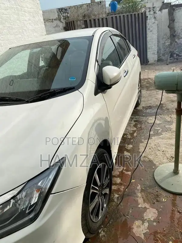 Honda City 1.5 Manual Sedan with Cruise Control and Touch AC