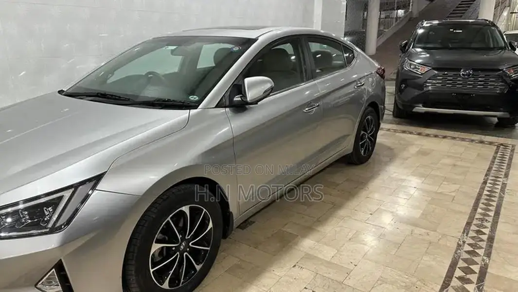 Hyundai Elantra 2.0 GLS 2022 Model Sedan