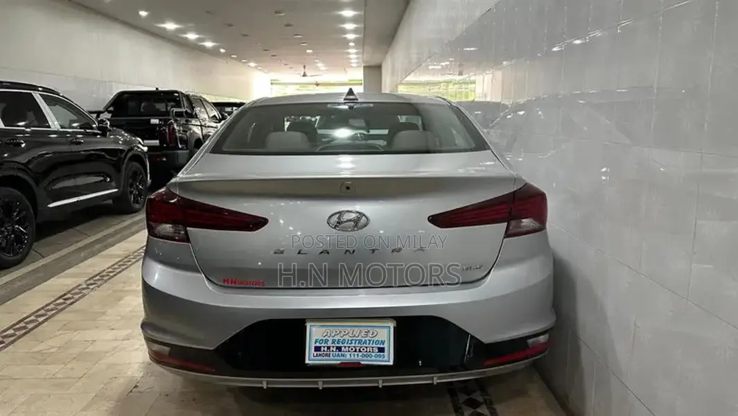 Hyundai Elantra 2.0 GLS 2022 Model Sedan