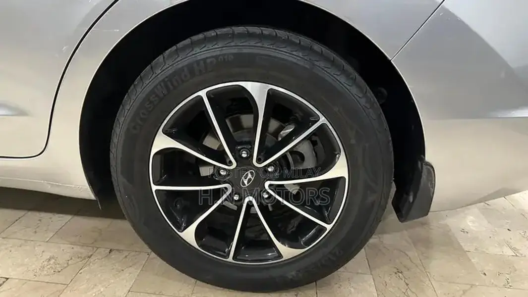 Hyundai Elantra 2.0 GLS 2022 Model Sedan