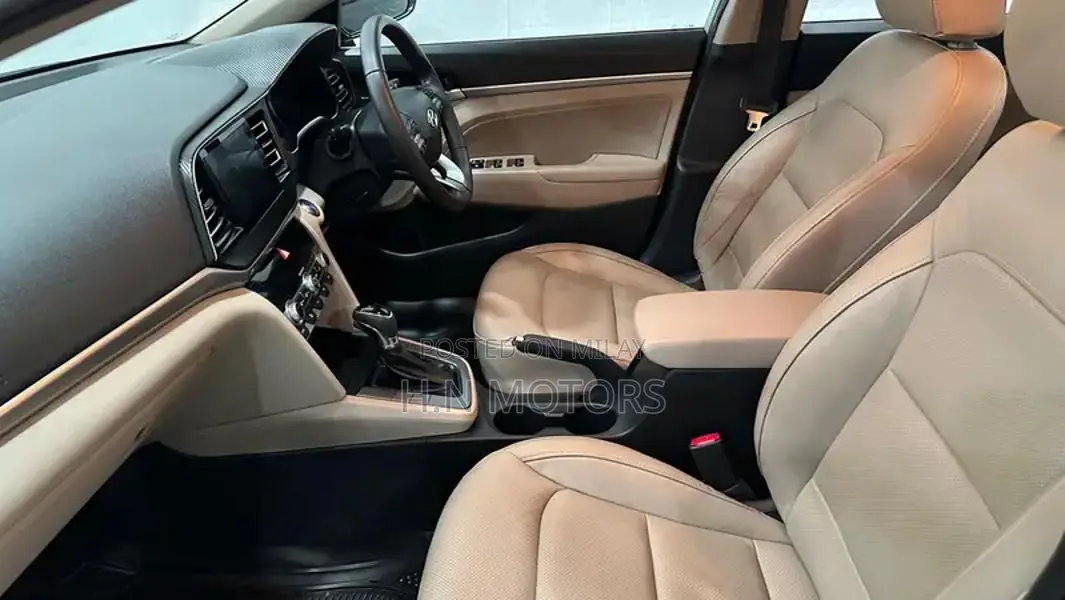 Hyundai Elantra 2.0 GLS 2022 Model Sedan