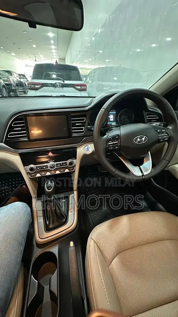 Hyundai Elantra 2.0 GLS 2022 Model Sedan