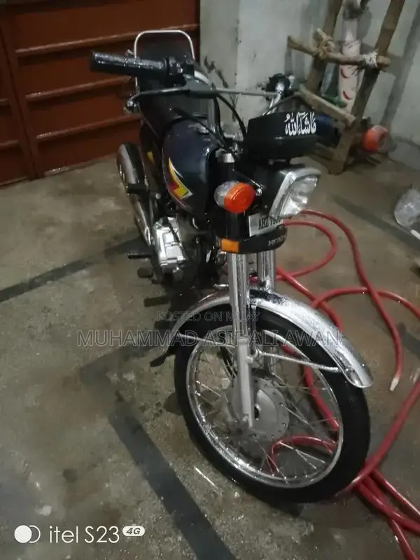 Honda 125cc Motorcycle 2021 Model Lightweight Commuter