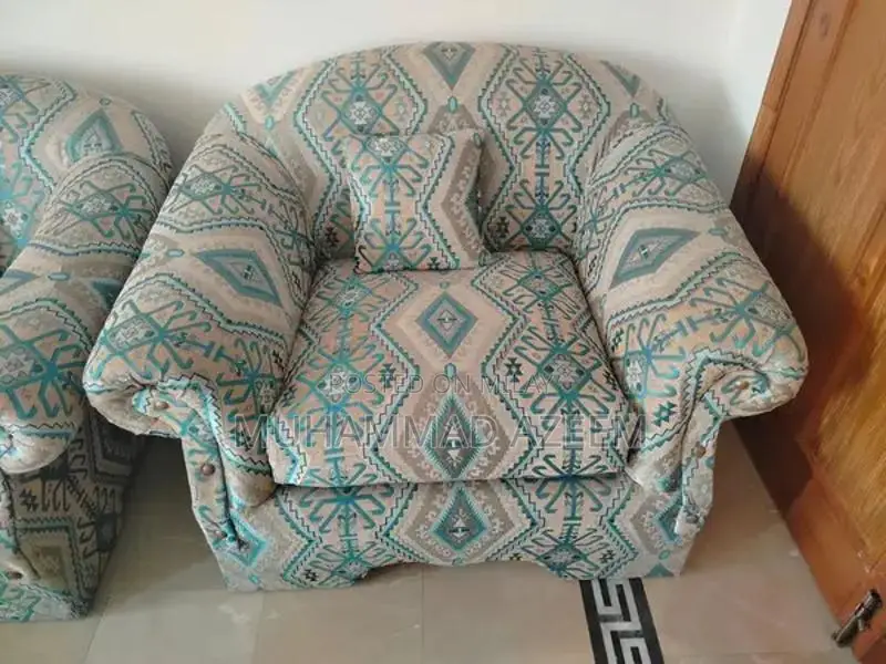 Plush Three-Piece Sofa Set in Excellent Condition