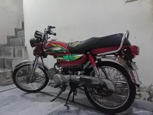 Honda CD 70 Motorcycle - Reliable Two-Wheeler for Urban Commuting