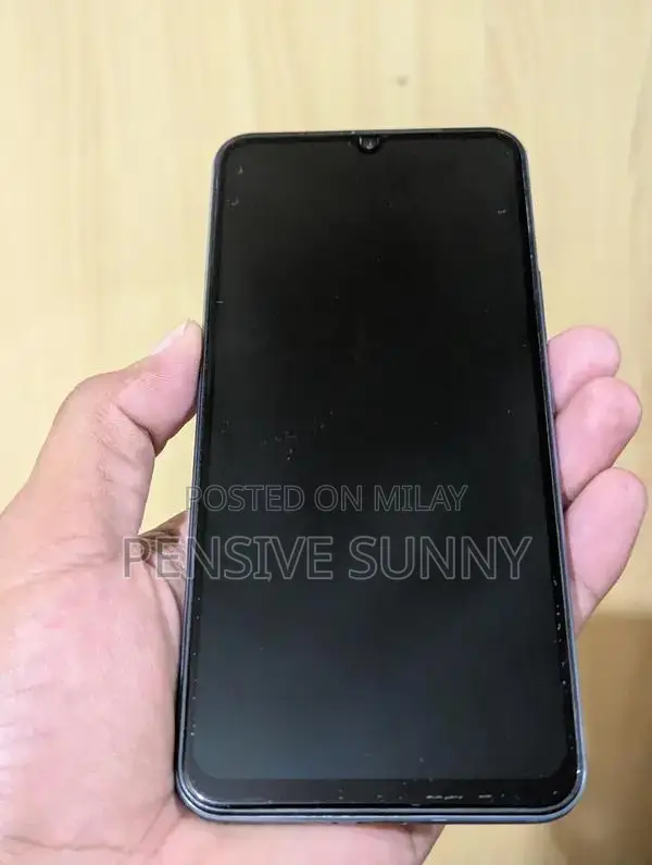 High-Performance Smartphone with Dual RAM and Large Storage