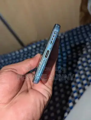 High-Performance Smartphone with Dual RAM and Large Storage