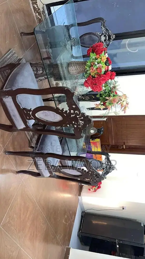 Dining Table in Good Condition