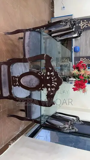 Dining Table in Good Condition