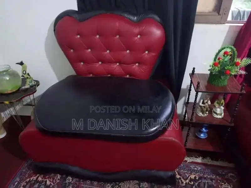 7 Seater Living Room Sofa Set in Excellent Condition