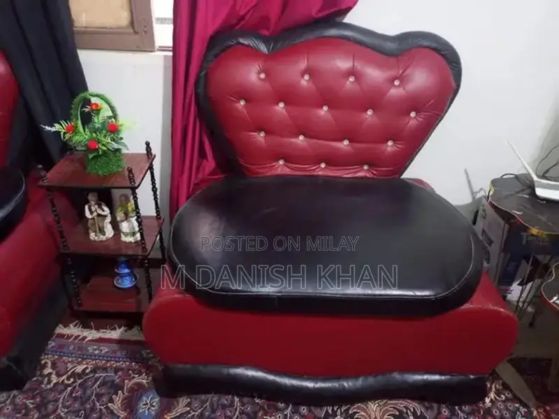 7 Seater Living Room Sofa Set in Excellent Condition