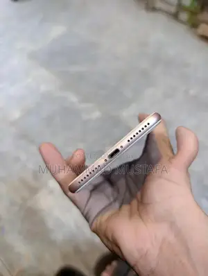 Photo - Apple iPhone 7 Plus 128GB Pink Smartphone