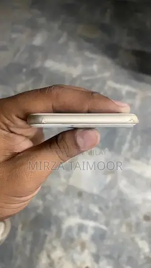 Photo - Apple iPhone 7 128GB Smartphone with Charger