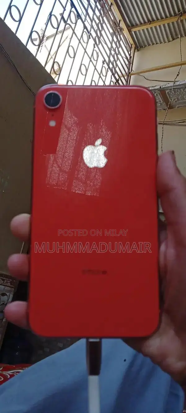 Apple iPhone XR Smartphone 64GB in Excellent Condition