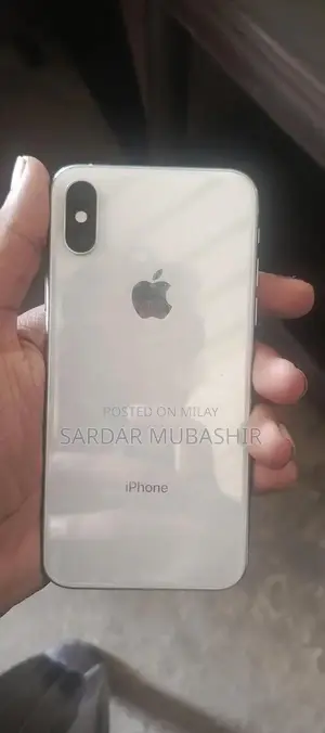 iPhone XS 256GB Smartphone with Charger and Cover