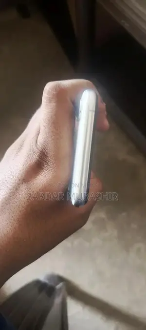 iPhone XS 256GB Smartphone with Charger and Cover