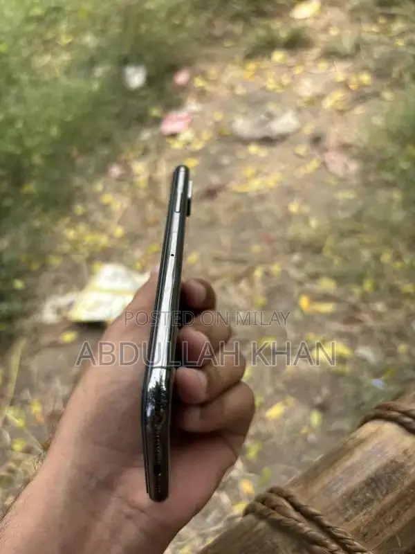 Apple iPhone XS 64GB Smartphone Excellent Condition