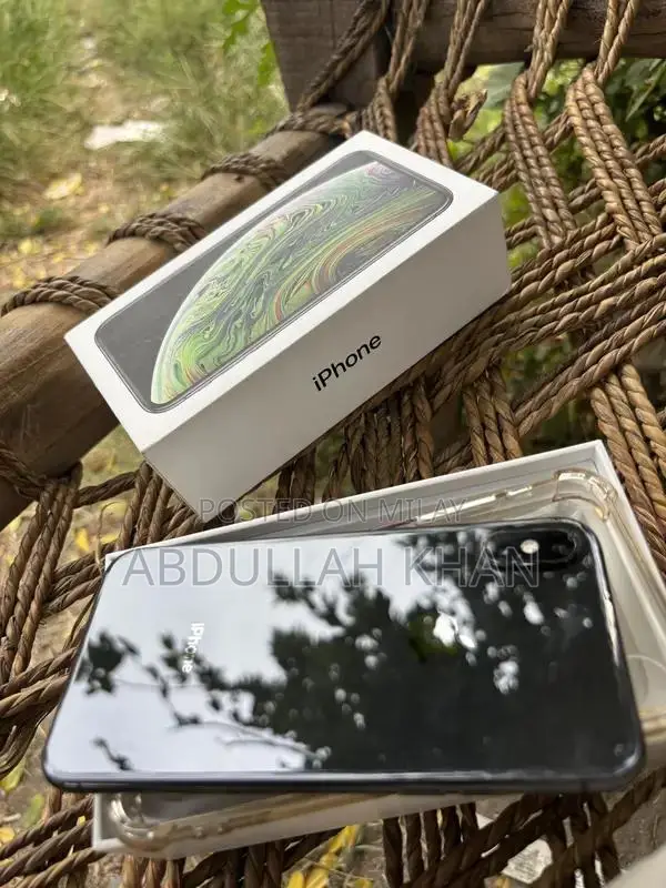 Apple iPhone XS 64GB Smartphone Excellent Condition