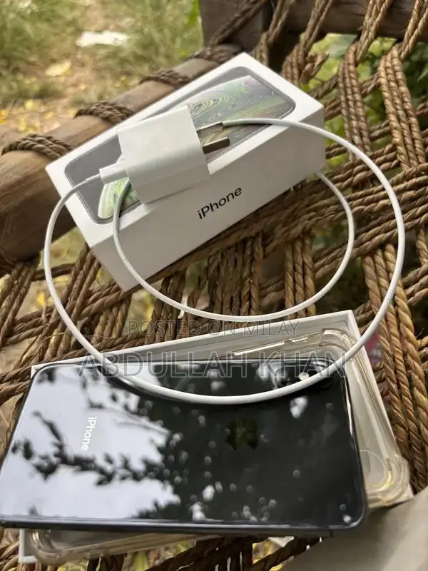 Apple iPhone XS 64GB Smartphone Excellent Condition