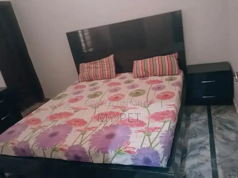 Complete 2-Piece Black and Brown Bedroom Set with Side Tables