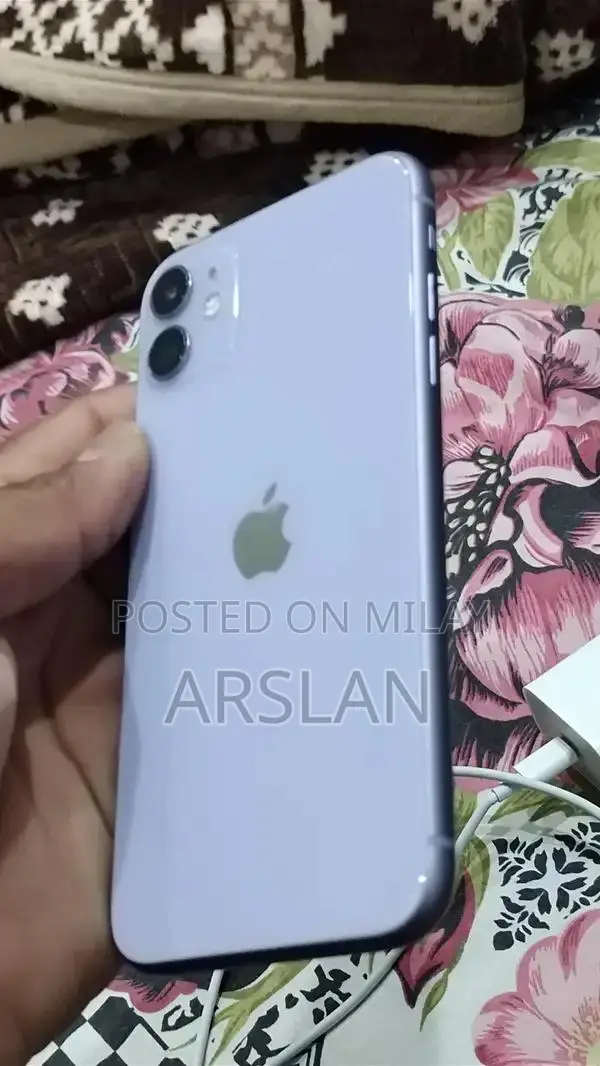 Apple iPhone 11 64GB Smartphone with High Battery Health