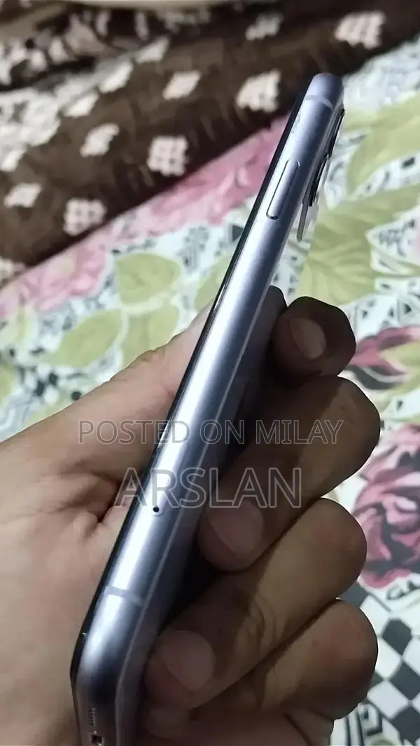 Apple iPhone 11 64GB Smartphone with High Battery Health