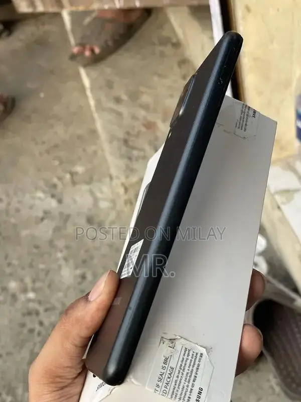 Samsung Galaxy A12 Smartphone - 4GB RAM 64GB Storage