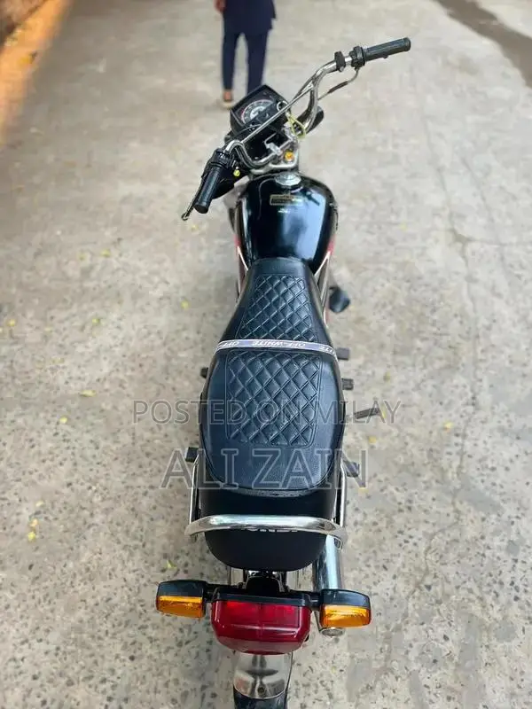 Honda CD 70 Motorcycle 2025 Model - Black Variant