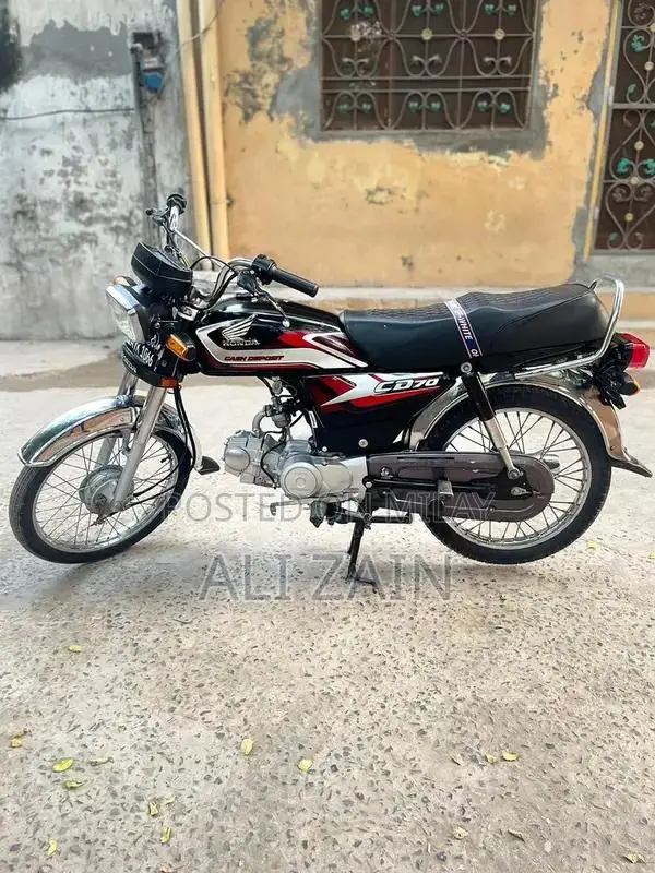 Honda CD 70 Motorcycle 2025 Model - Black Variant