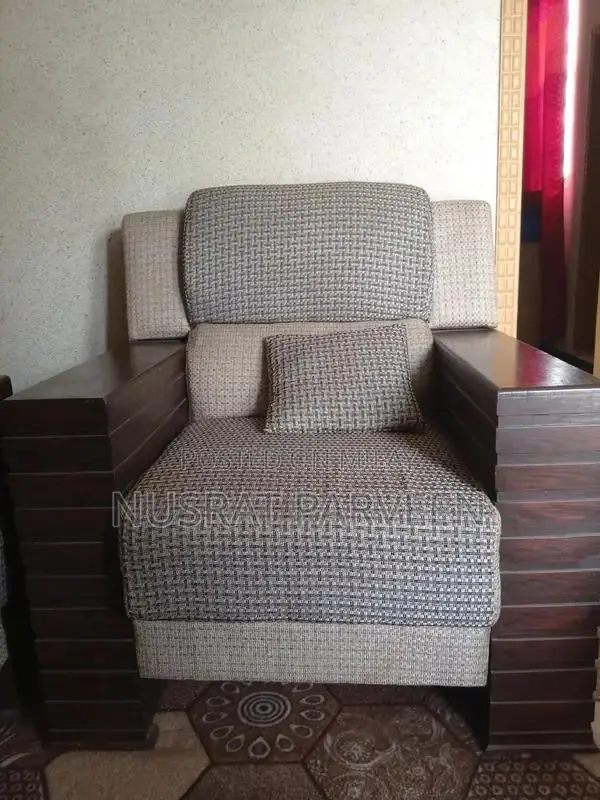 5 Seater Loveseat Sofa in Pristine Condition
