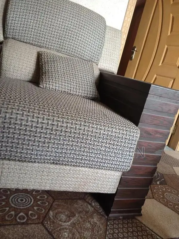 5 Seater Loveseat Sofa in Pristine Condition