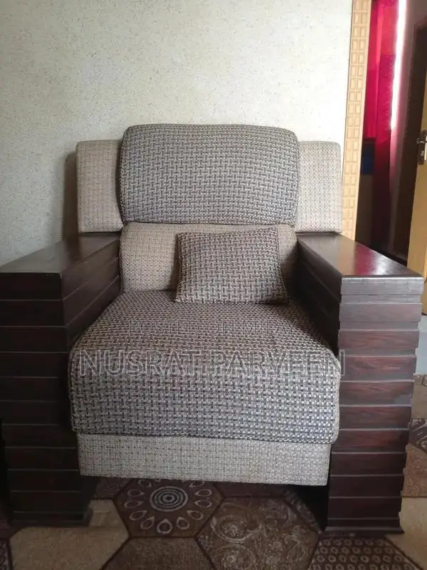 5 Seater Loveseat Sofa in Pristine Condition