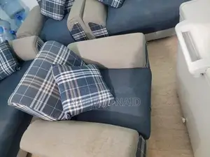 Photo - 7-Seater Living Room Sofa Set in Pristine Condition