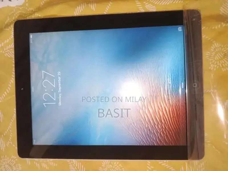 iPad 4 Generation Tablet with iCloud Open