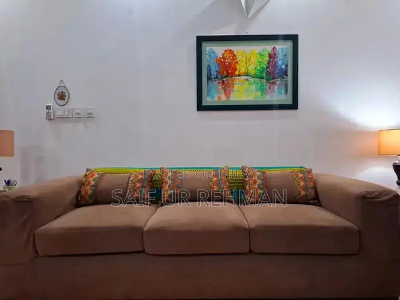 5-Seater Mint Condition Comfortable Living Room Sofa Set