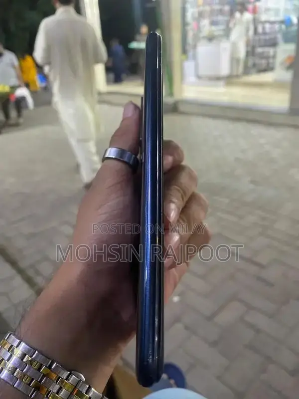 Mid-Range Smartphone with Minor Fingerprint Issue