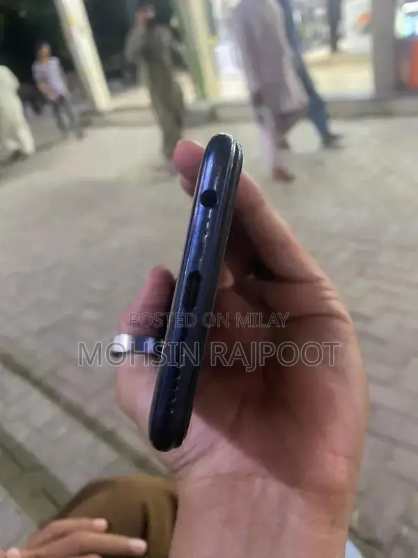 Mid-Range Smartphone with Minor Fingerprint Issue