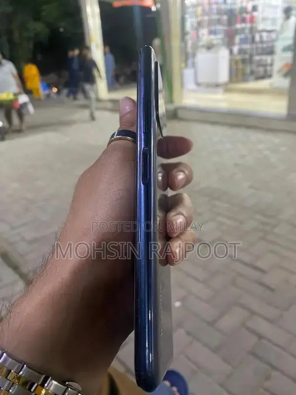 Mid-Range Smartphone with Minor Fingerprint Issue