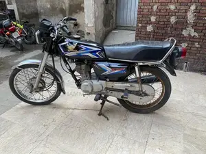 Photo - Honda 125cc Motorcycle 2015 Edition