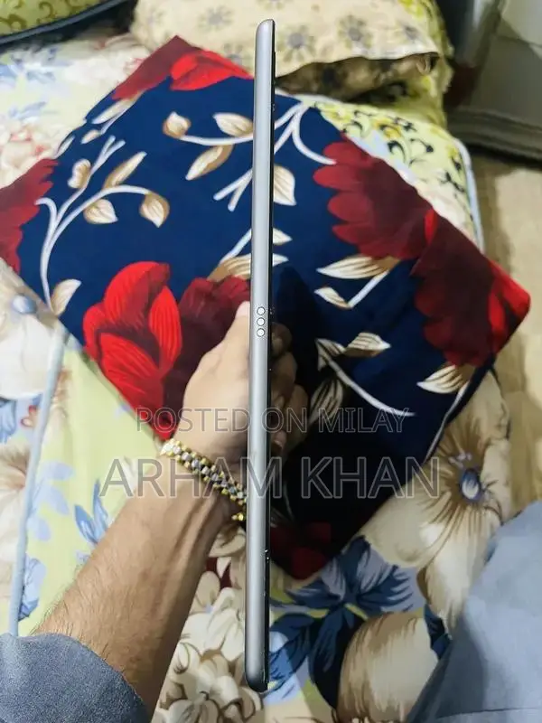 Apple iPad 7th Generation 32GB Tablet