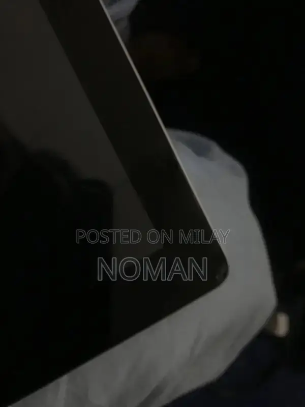 Apple iPad 2 Tablet with Minor Cosmetic Wear