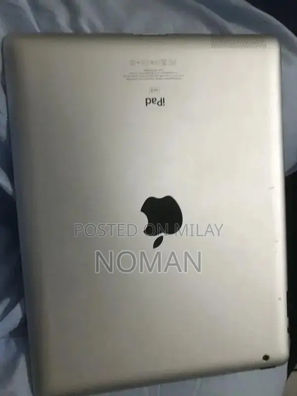 Apple iPad 2 Tablet with Minor Cosmetic Wear