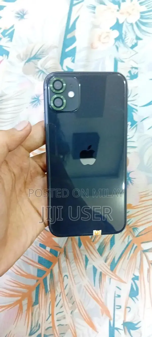 Apple iPhone 11 64GB Excellent Condition Waterproof Set