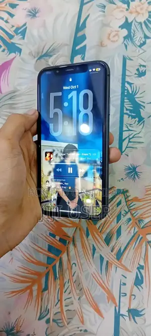 Apple iPhone 11 64GB Excellent Condition Waterproof Set