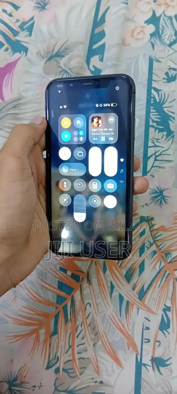 Apple iPhone 11 64GB Excellent Condition Waterproof Set