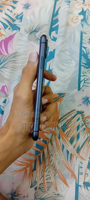 Apple iPhone 11 64GB Excellent Condition Waterproof Set